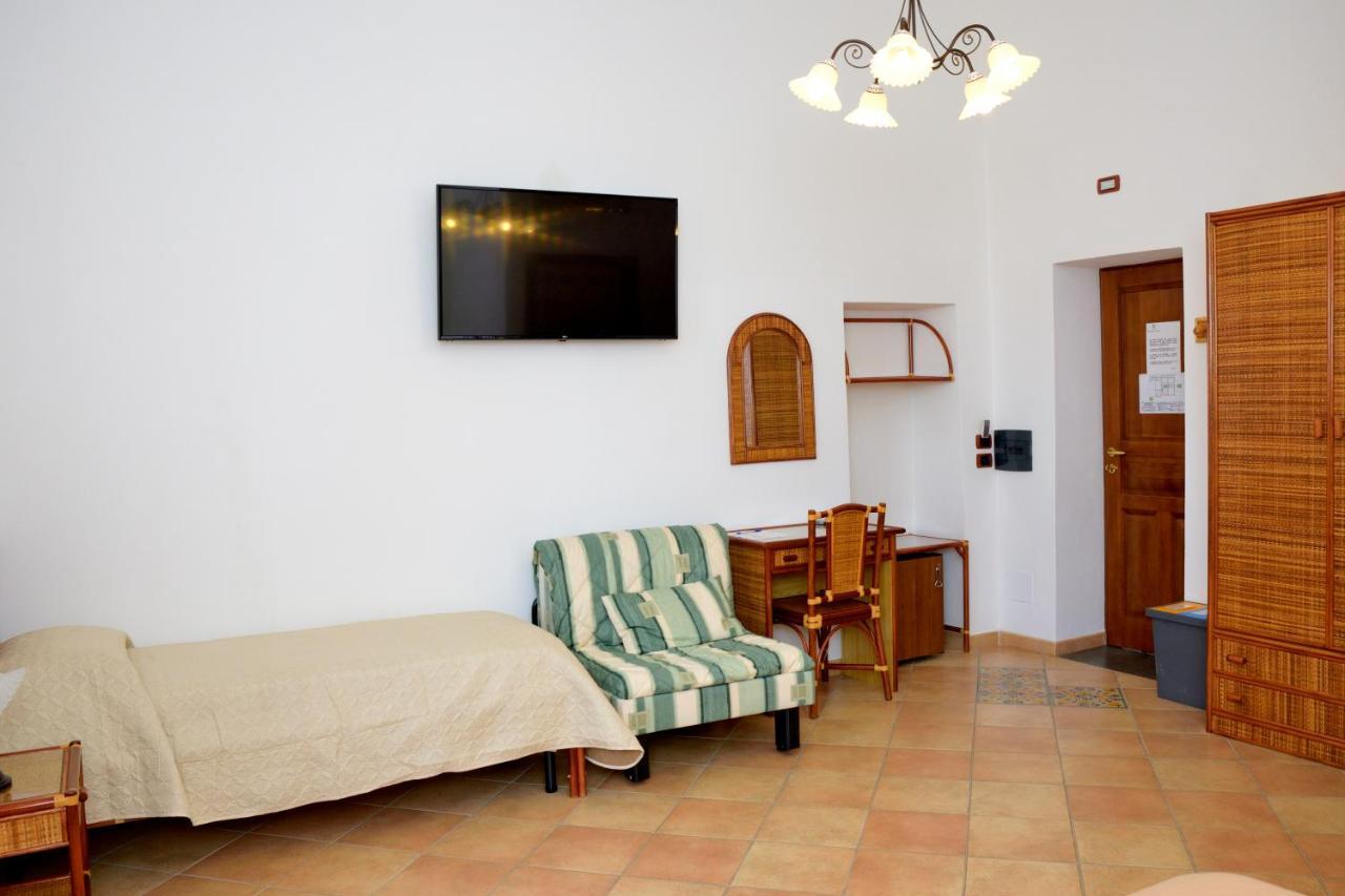 Hotel Principe Di Rinella Leni Εξωτερικό φωτογραφία